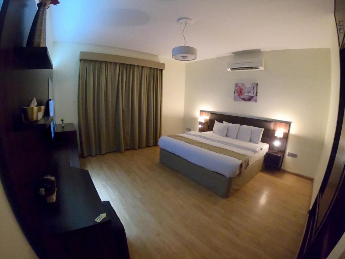 Weekend Hotel & Apartments Маскат Экстерьер фото