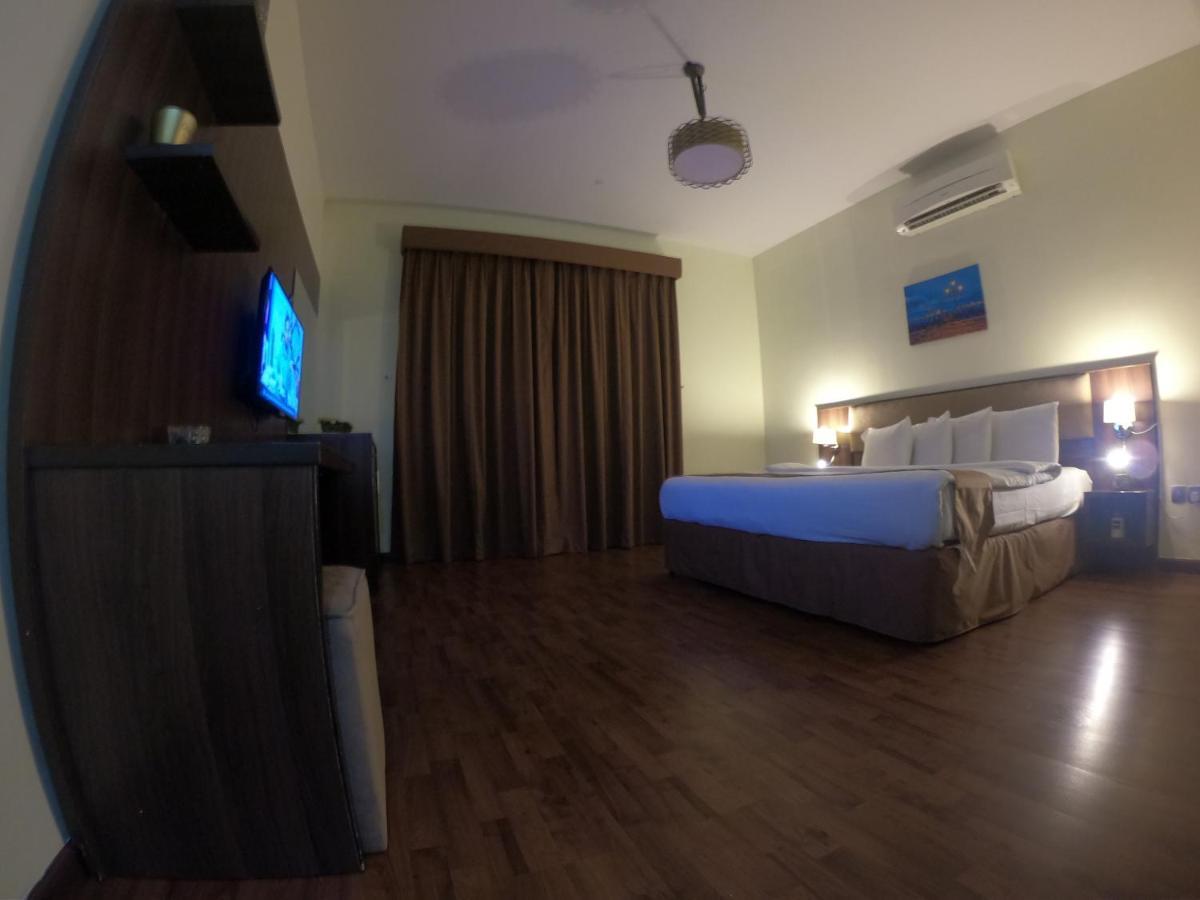 Weekend Hotel & Apartments Маскат Экстерьер фото