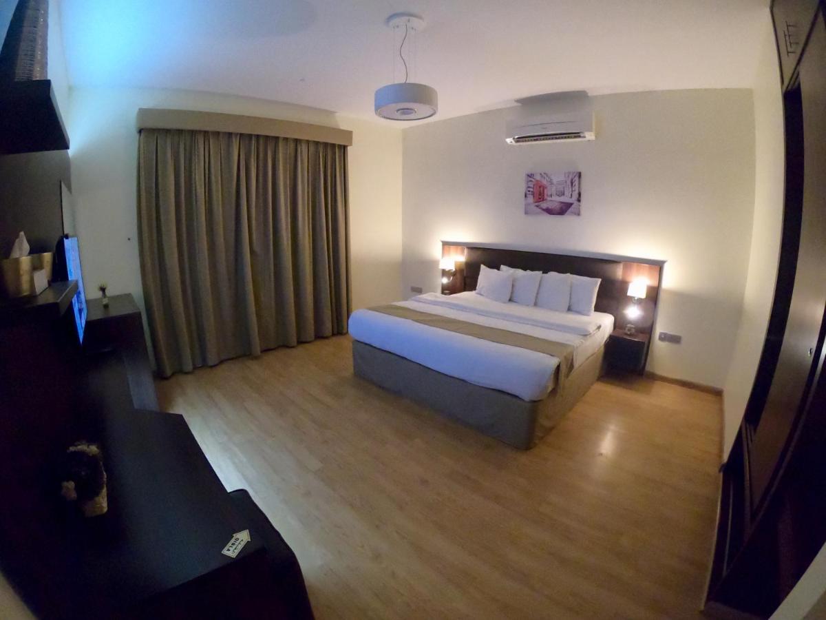 Weekend Hotel & Apartments Маскат Экстерьер фото