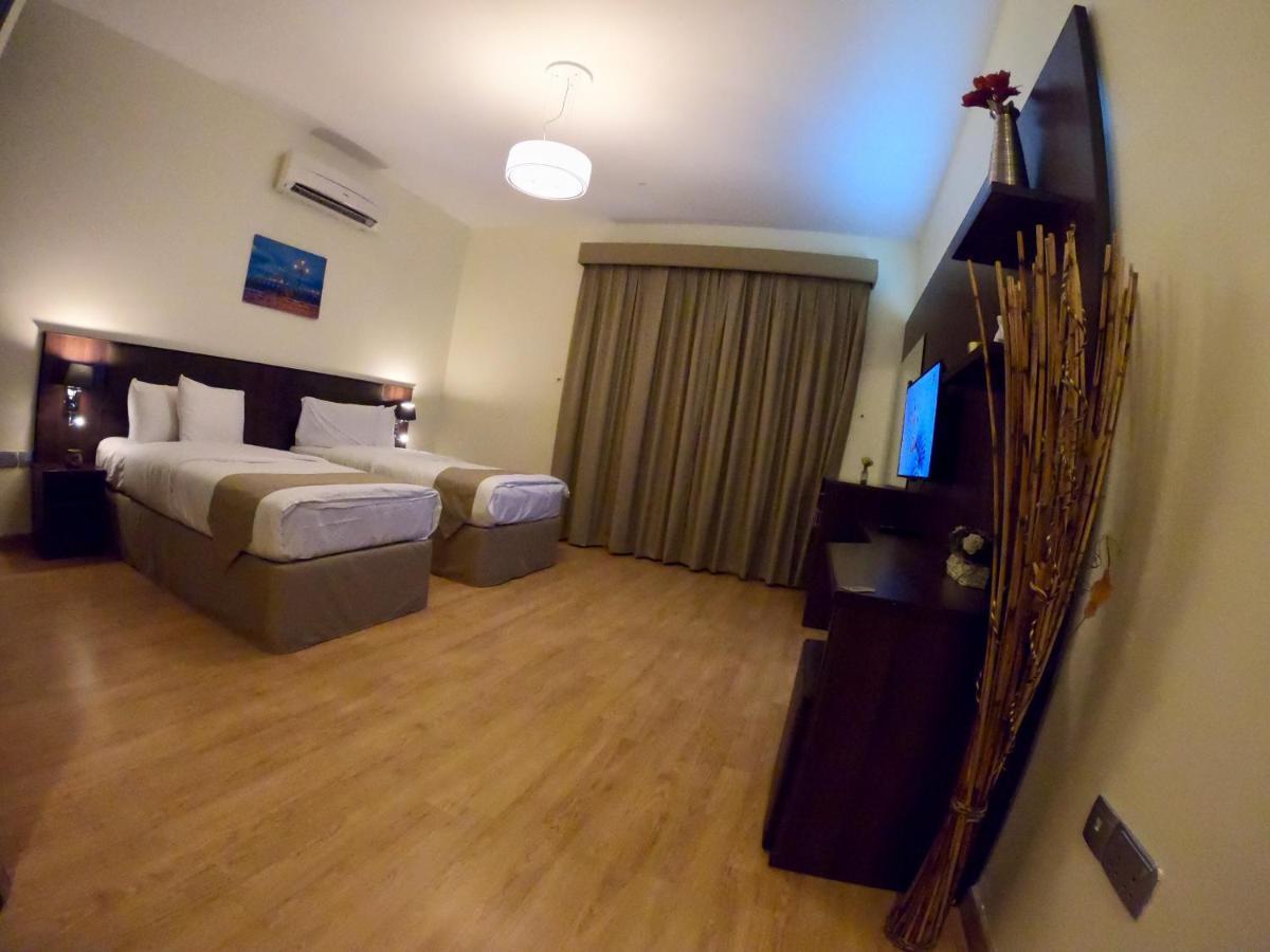 Weekend Hotel & Apartments Маскат Экстерьер фото