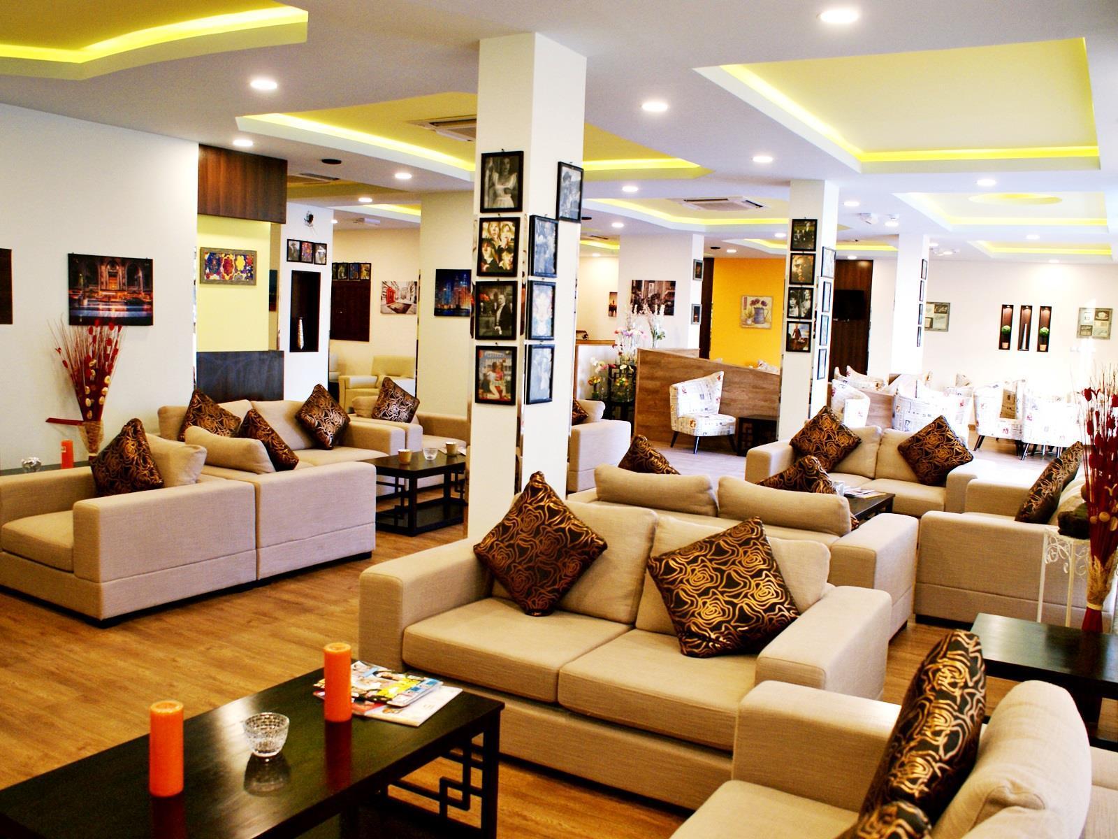 Weekend Hotel & Apartments Маскат Экстерьер фото