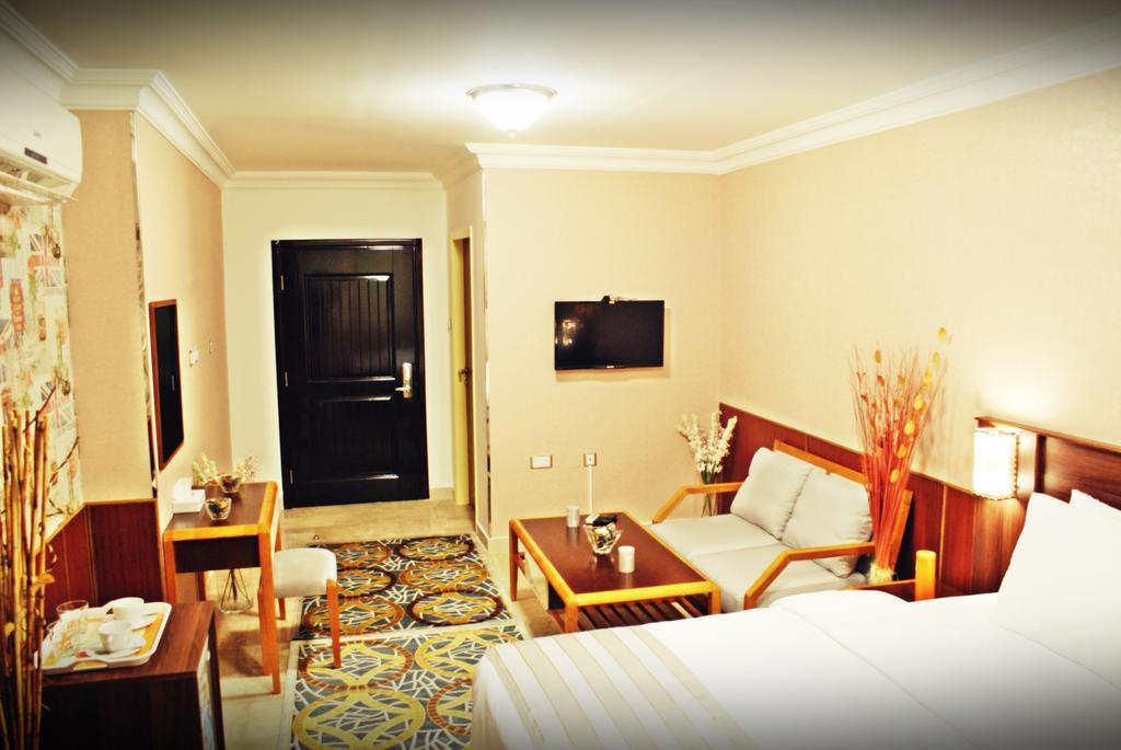 Weekend Hotel & Apartments Маскат Экстерьер фото