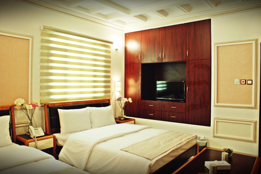 Weekend Hotel & Apartments Маскат Экстерьер фото