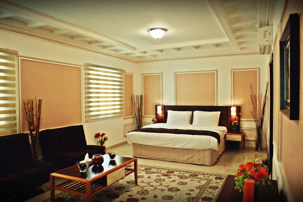 Weekend Hotel & Apartments Маскат Экстерьер фото