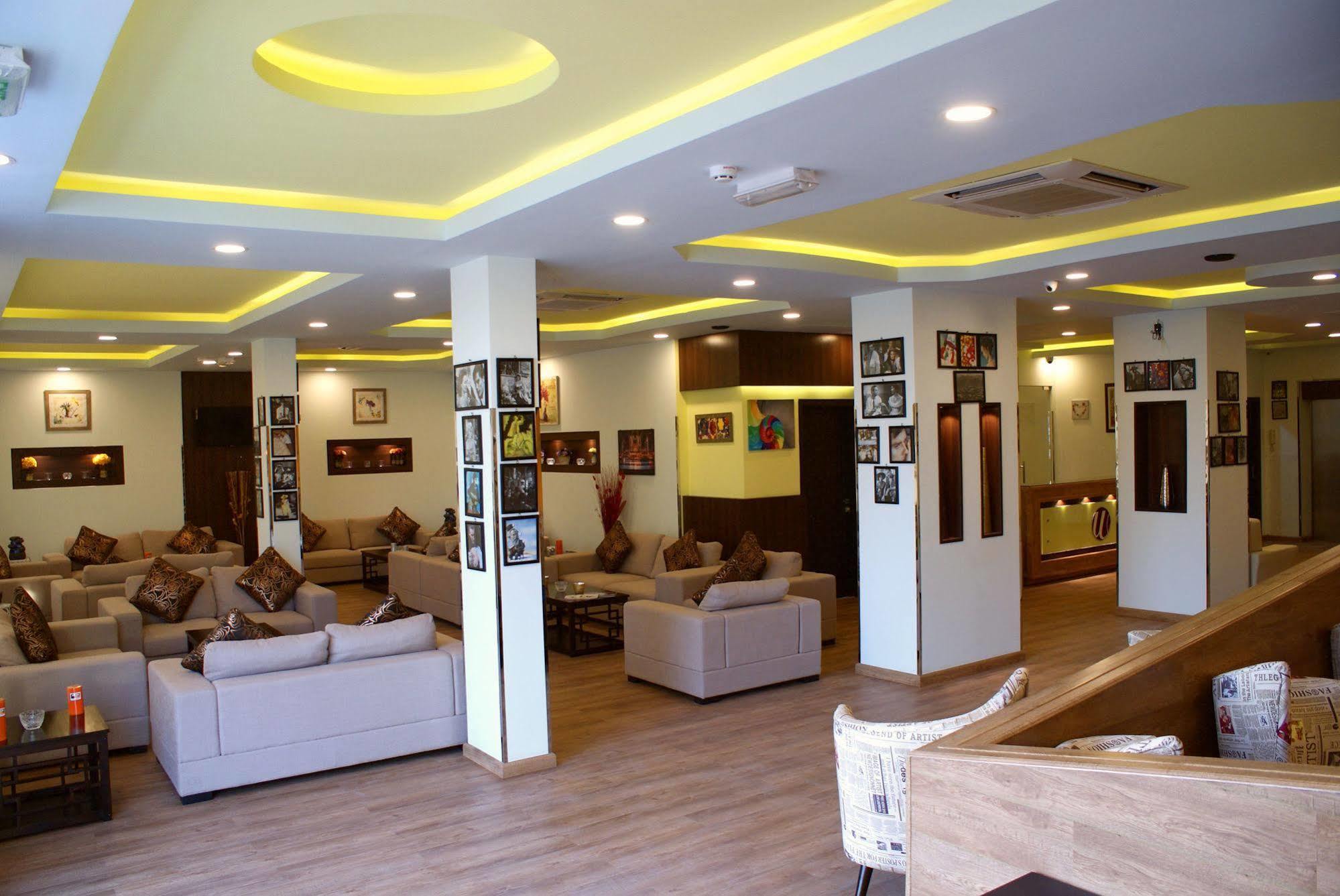 Weekend Hotel & Apartments Маскат Экстерьер фото