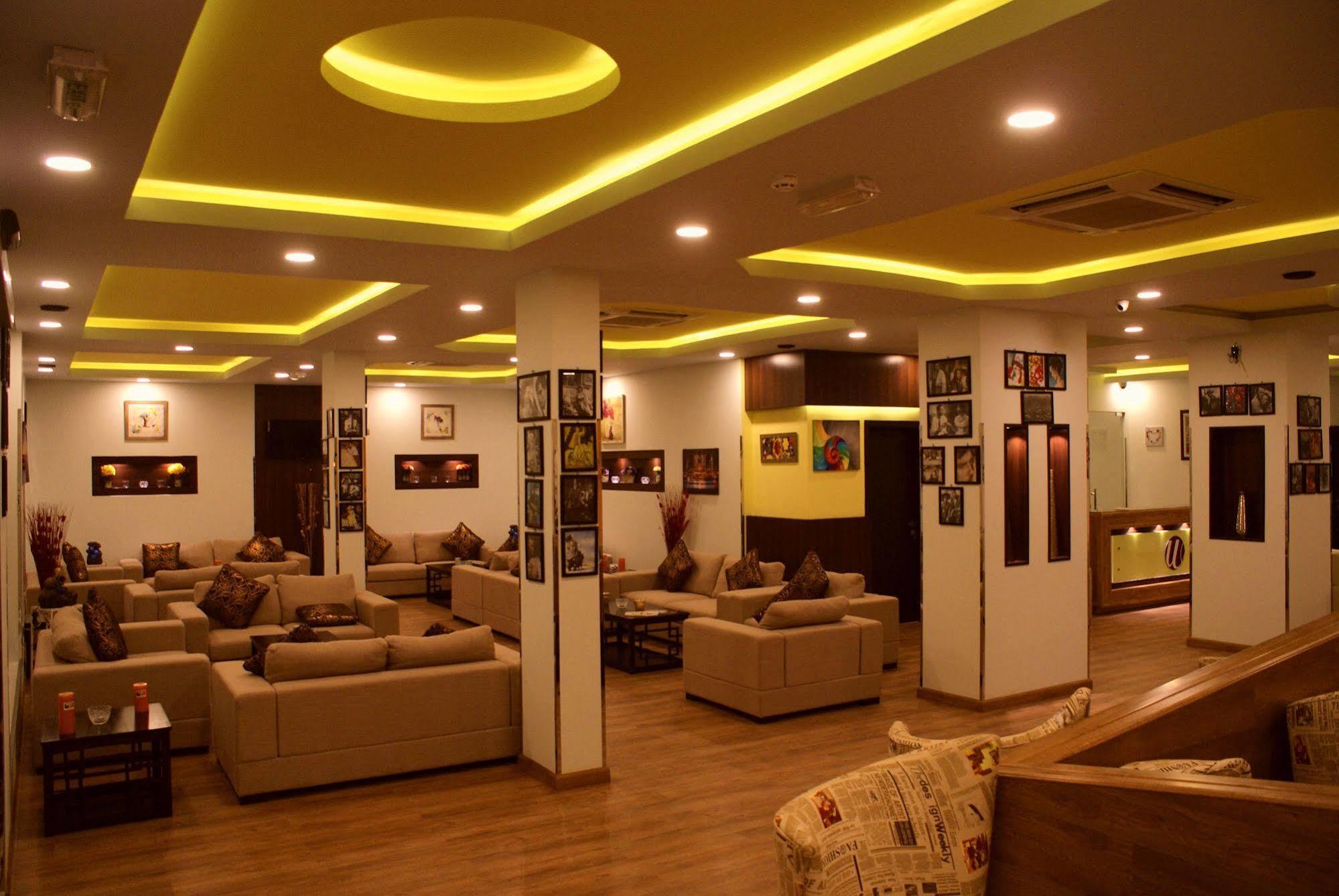 Weekend Hotel & Apartments Маскат Экстерьер фото