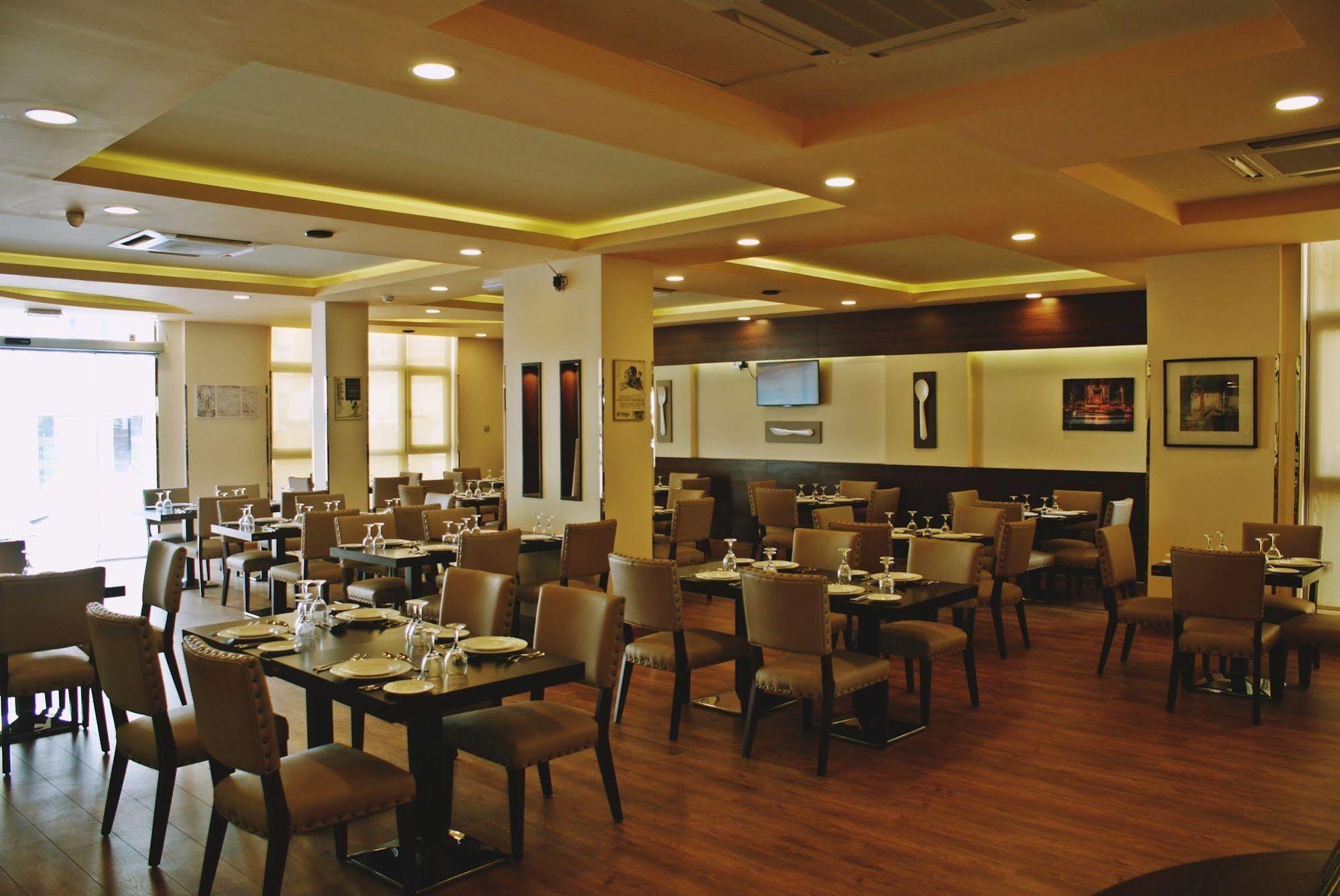 Weekend Hotel & Apartments Маскат Экстерьер фото