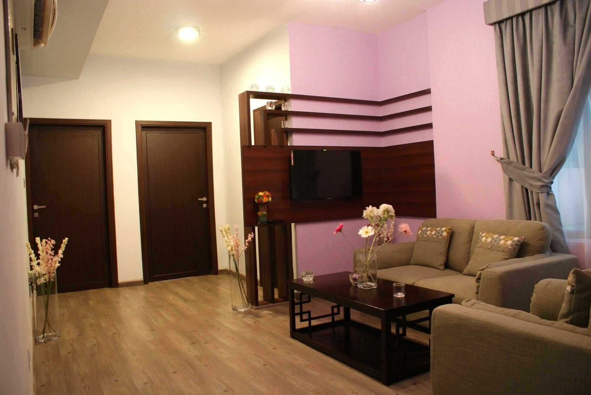 Weekend Hotel & Apartments Маскат Экстерьер фото