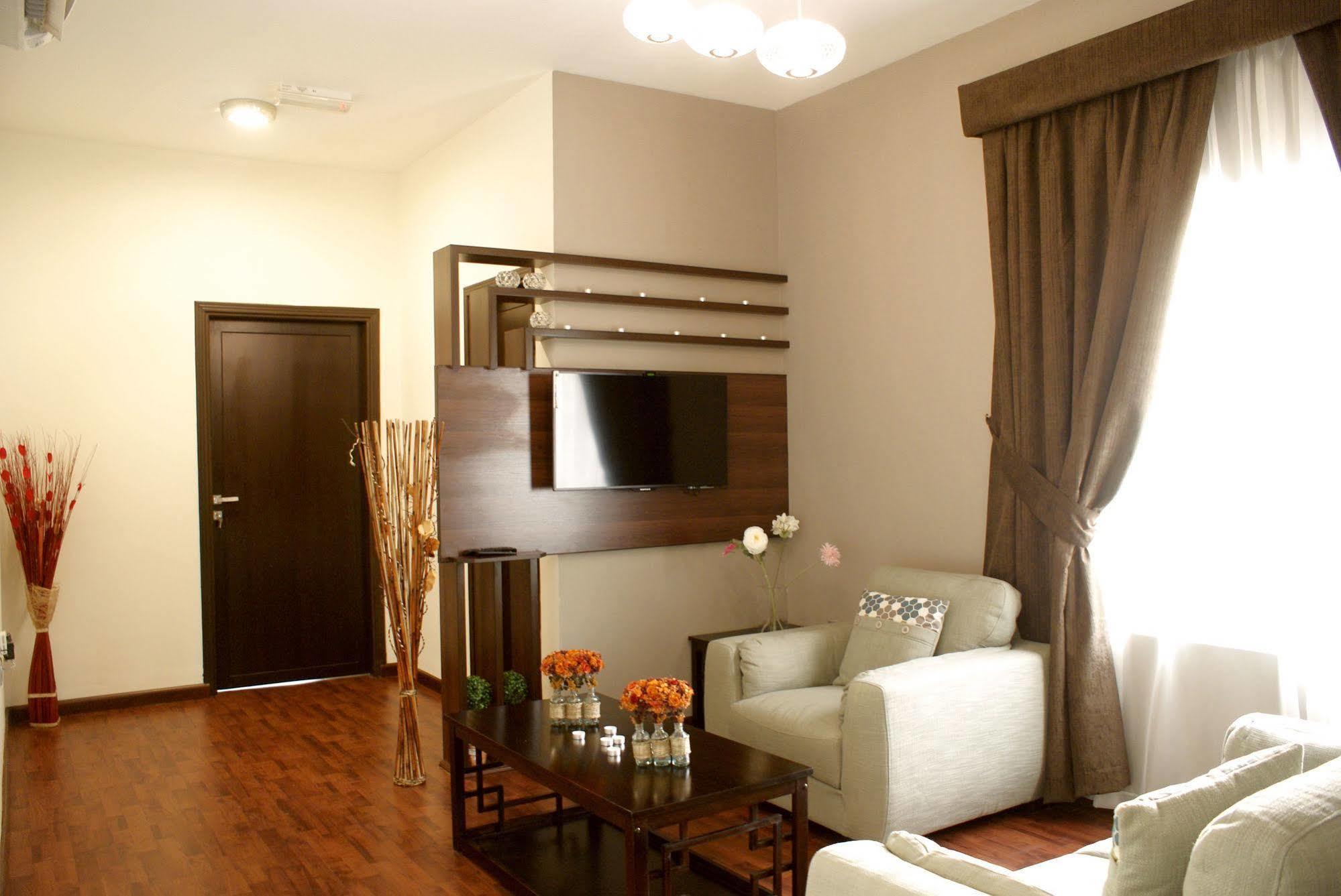 Weekend Hotel & Apartments Маскат Экстерьер фото