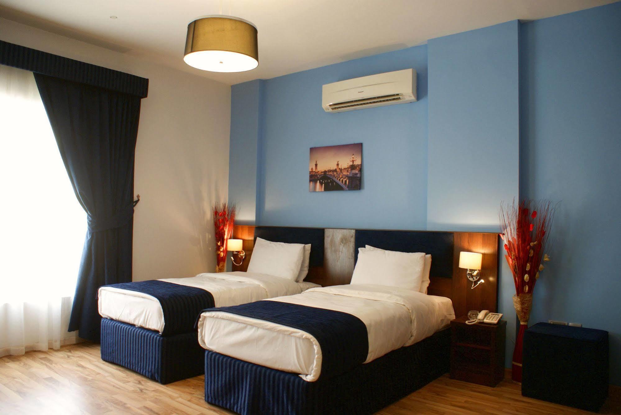 Weekend Hotel & Apartments Маскат Экстерьер фото