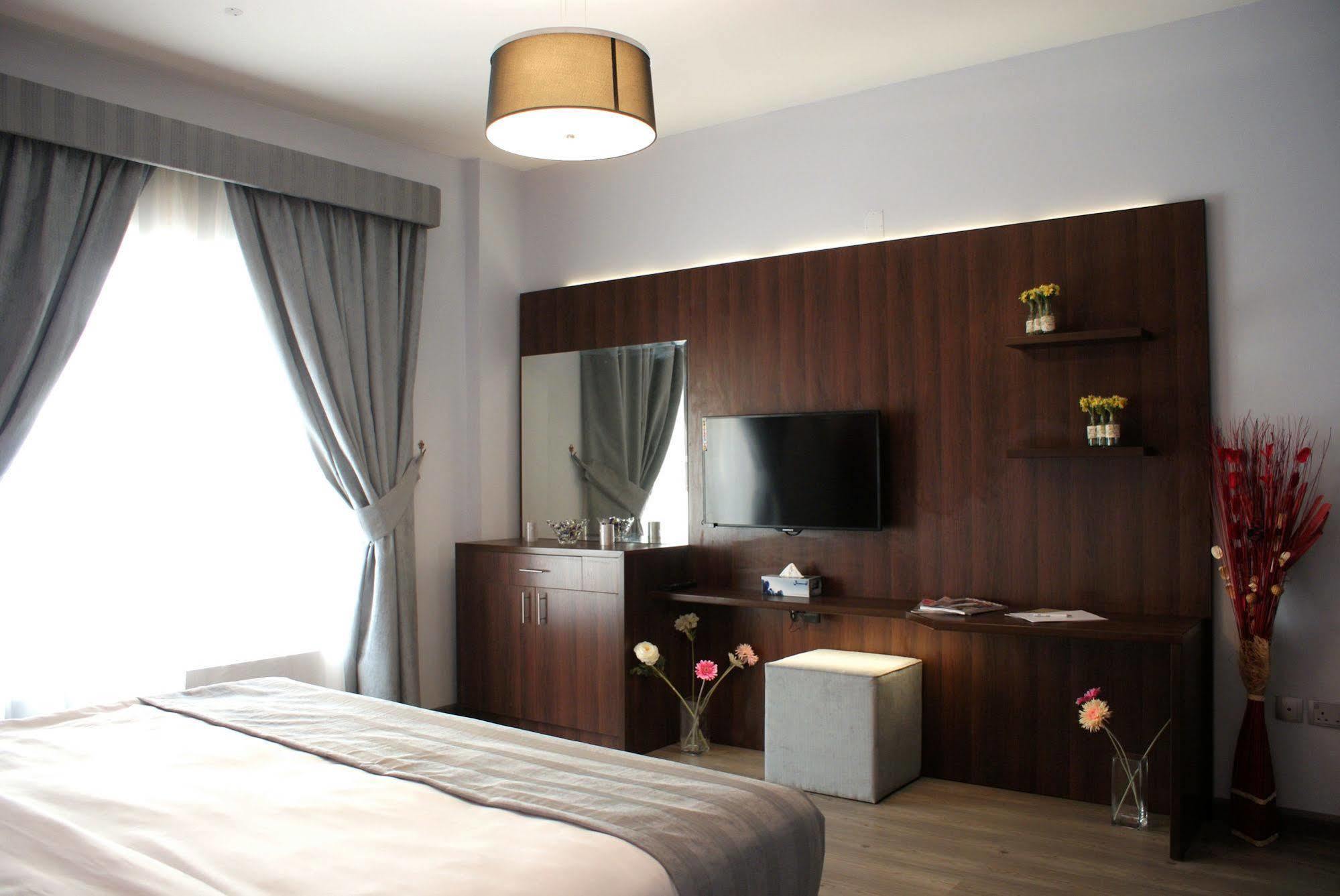 Weekend Hotel & Apartments Маскат Экстерьер фото
