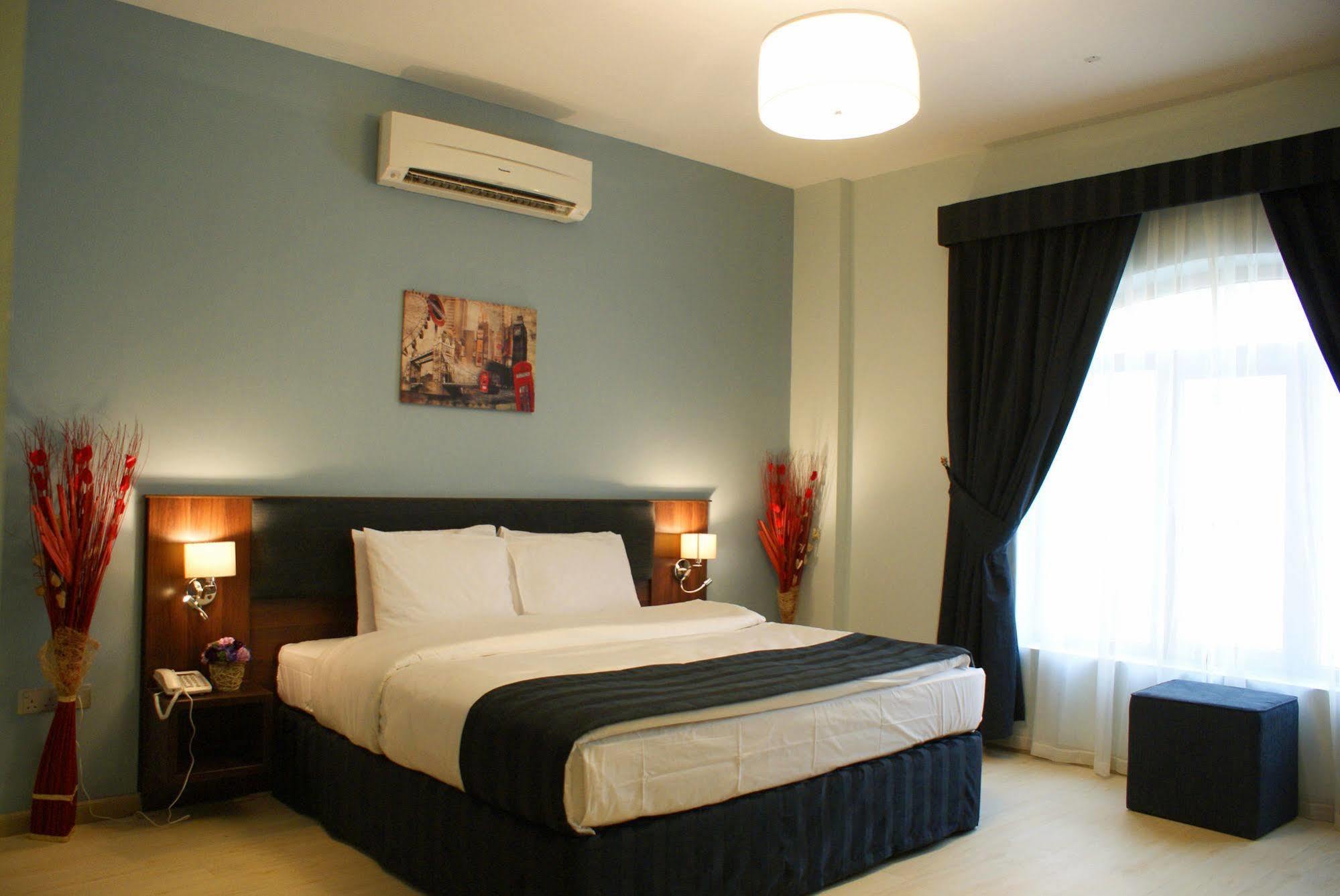 Weekend Hotel & Apartments Маскат Экстерьер фото