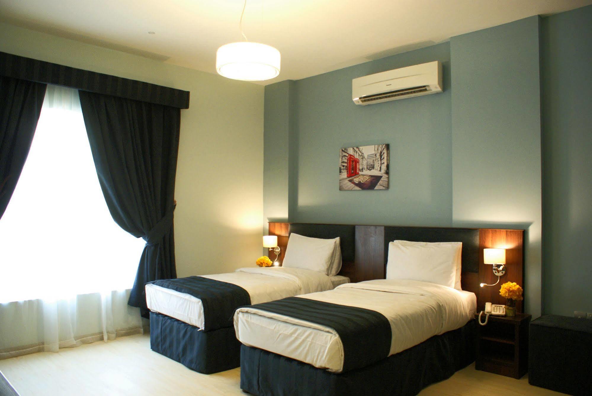 Weekend Hotel & Apartments Маскат Экстерьер фото