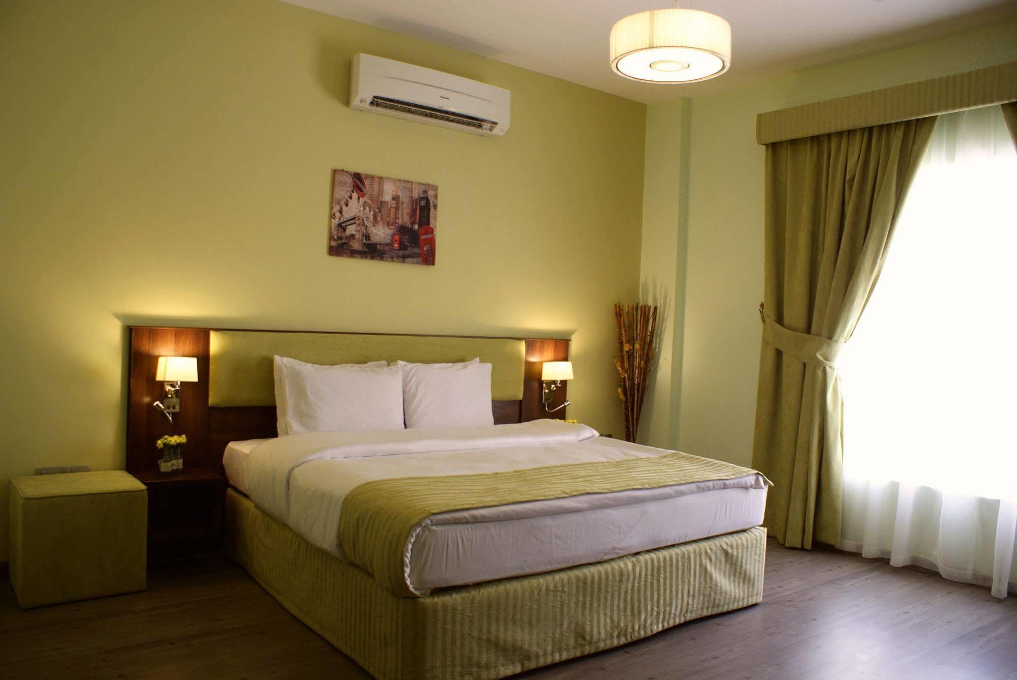 Weekend Hotel & Apartments Маскат Экстерьер фото