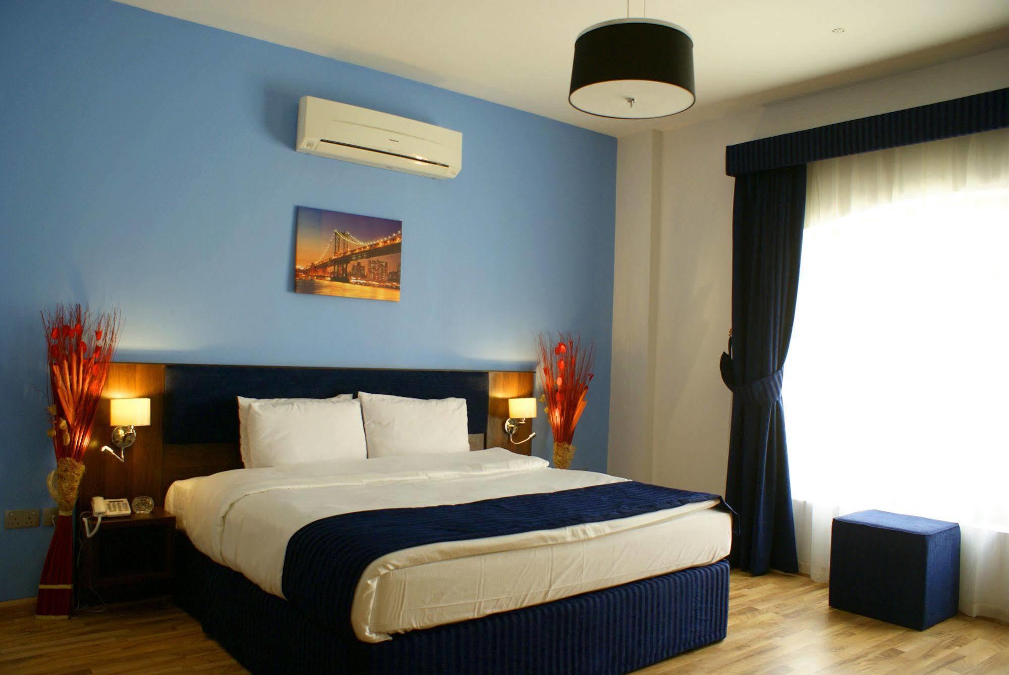 Weekend Hotel & Apartments Маскат Экстерьер фото