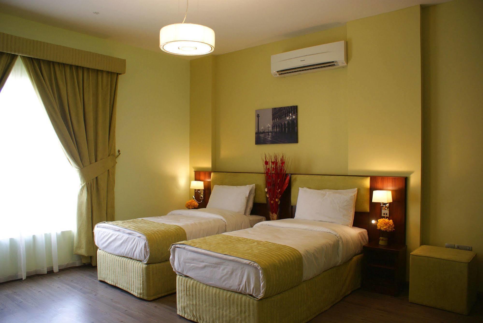 Weekend Hotel & Apartments Маскат Экстерьер фото