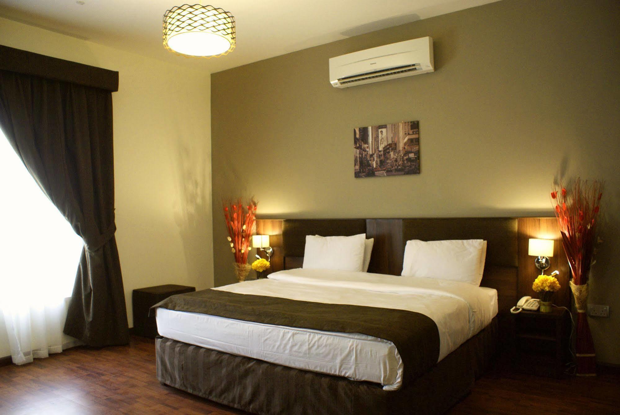 Weekend Hotel & Apartments Маскат Экстерьер фото