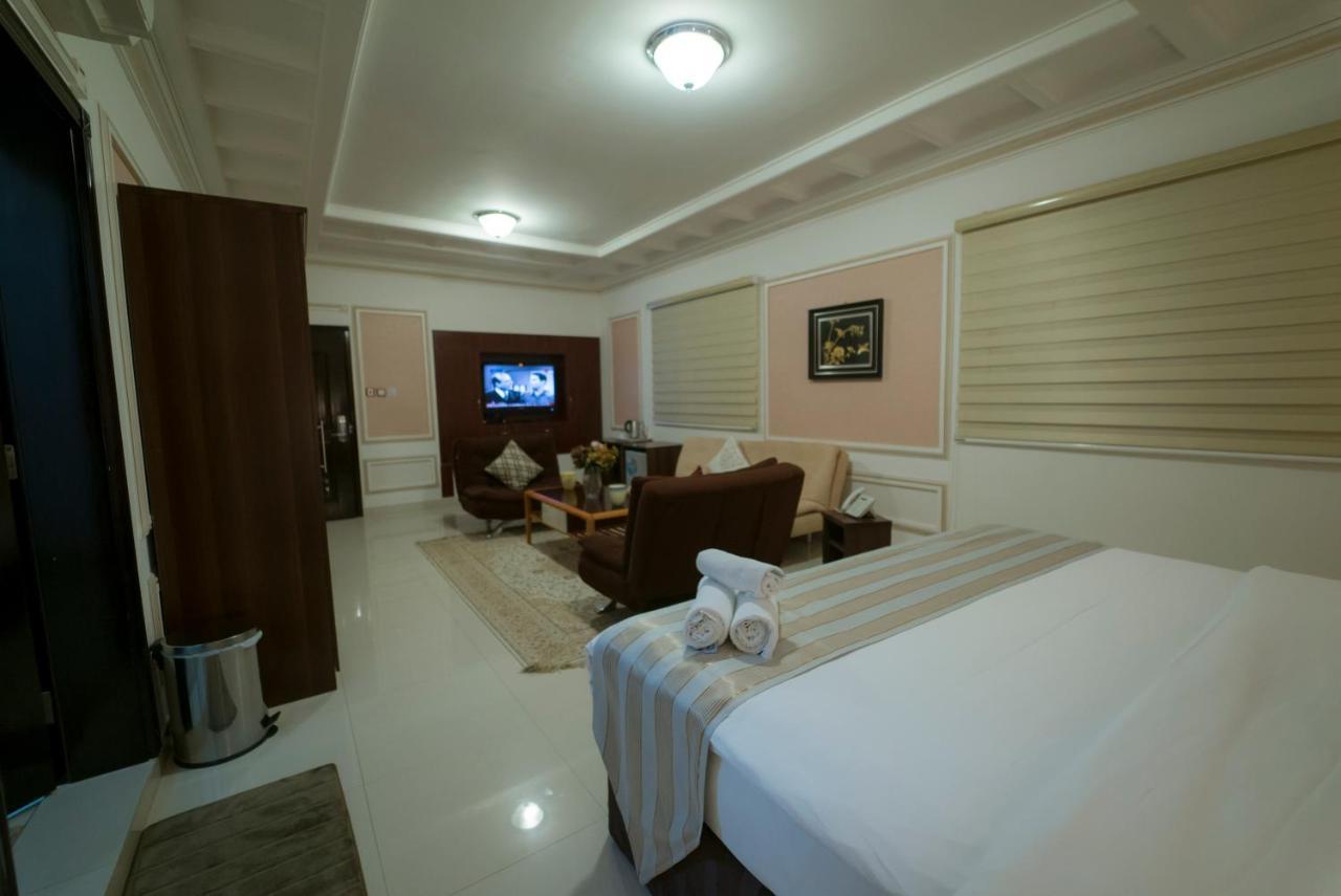 Weekend Hotel & Apartments Маскат Экстерьер фото